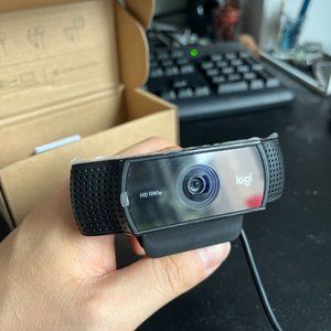 Logitech Webcam for Streamers (Full 1080p HD) + Privacy Shutter